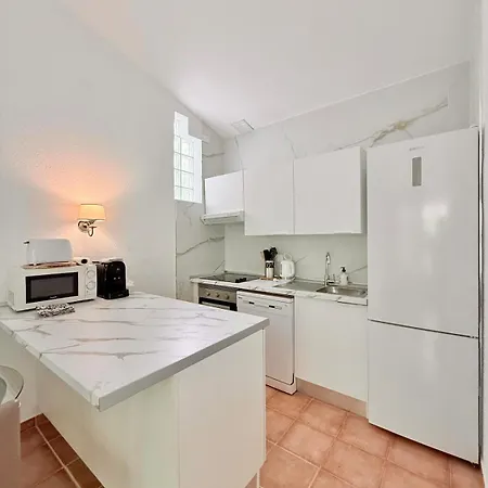 Americas 2br, Pool & Garden, Close To Beach, La37